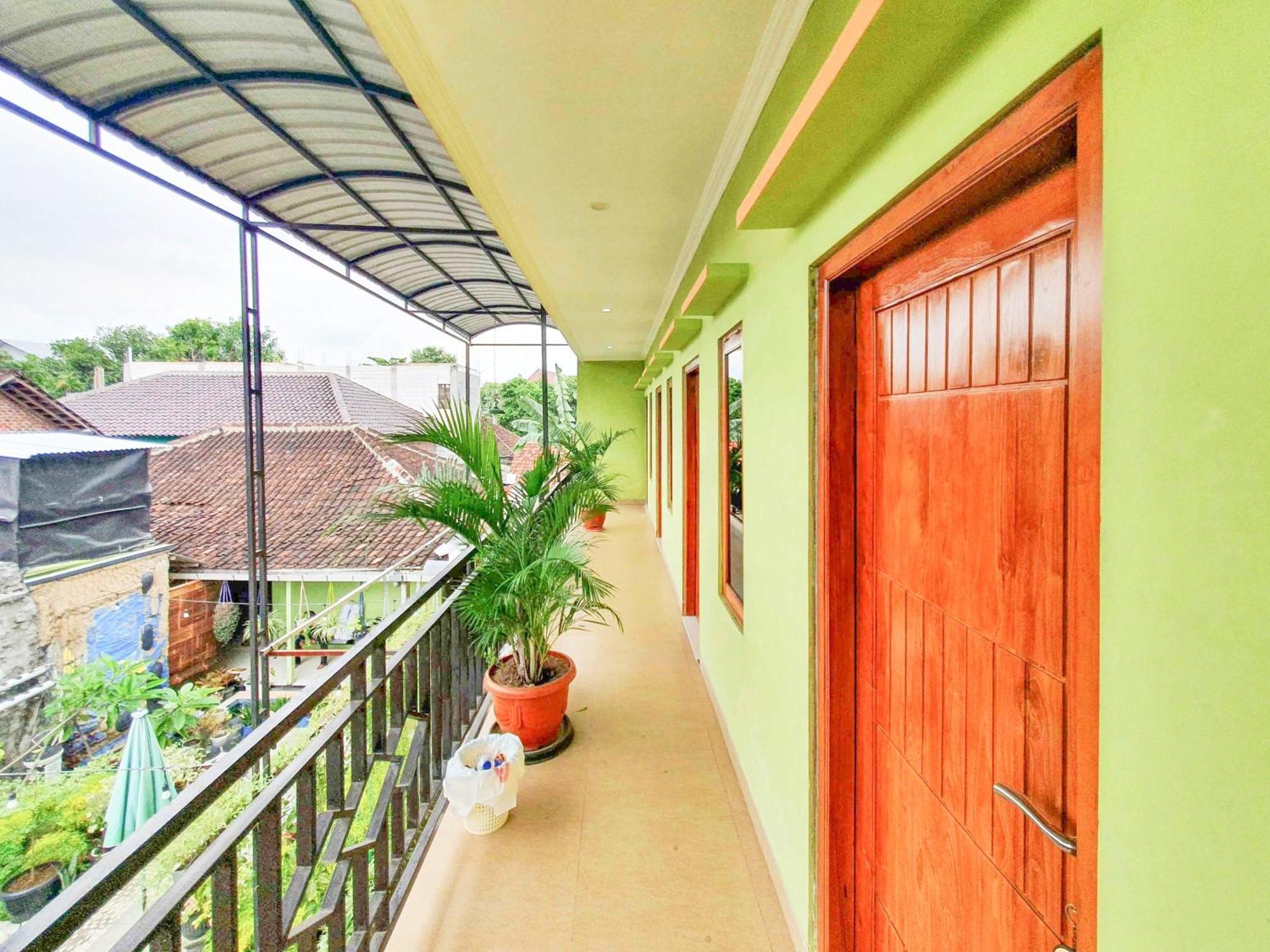 Reddoorz Syariah At Graha Adi Karya Kartasura Hotel Kartosuro Exterior foto