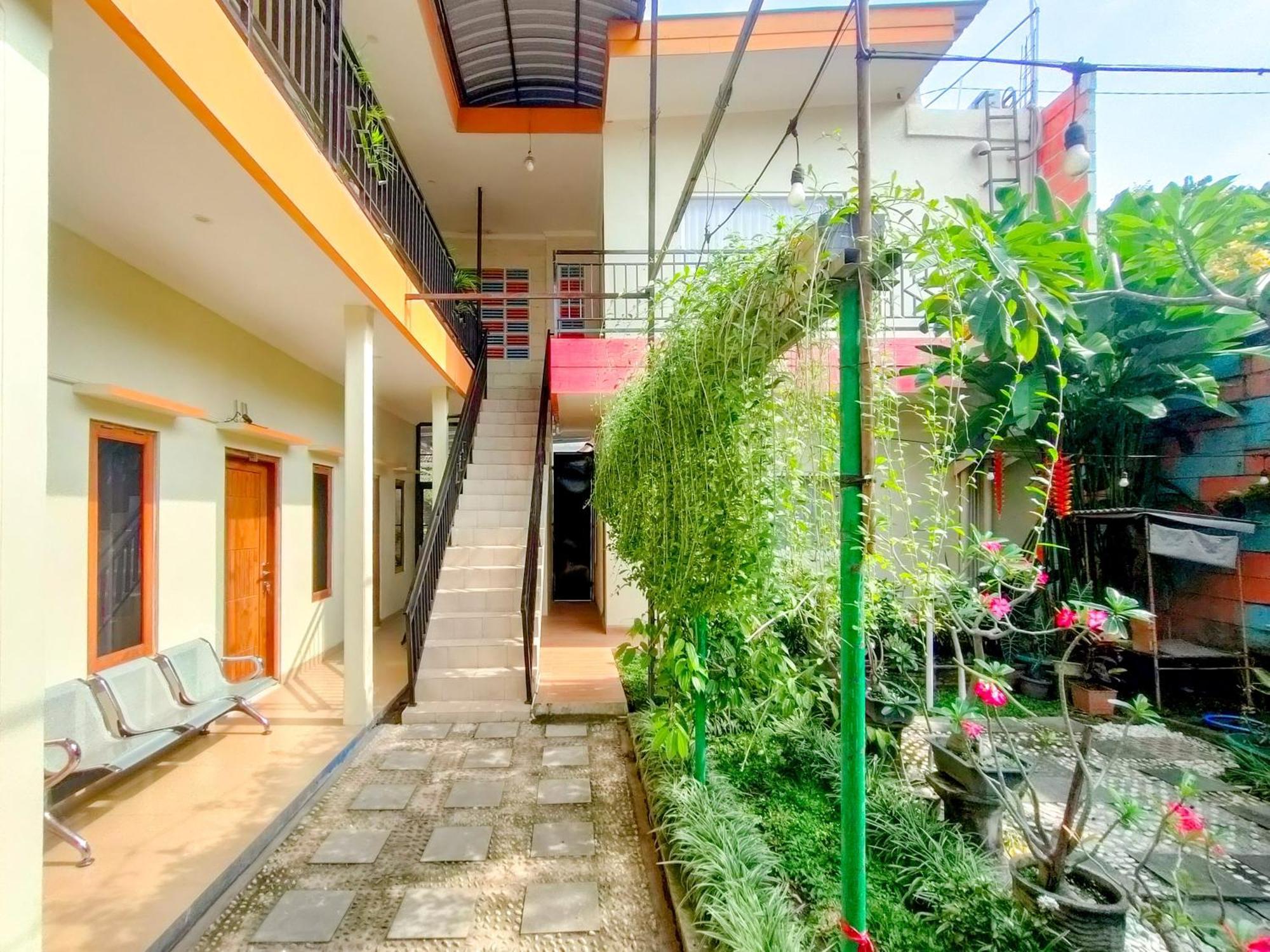 Reddoorz Syariah At Graha Adi Karya Kartasura Hotel Kartosuro Exterior foto