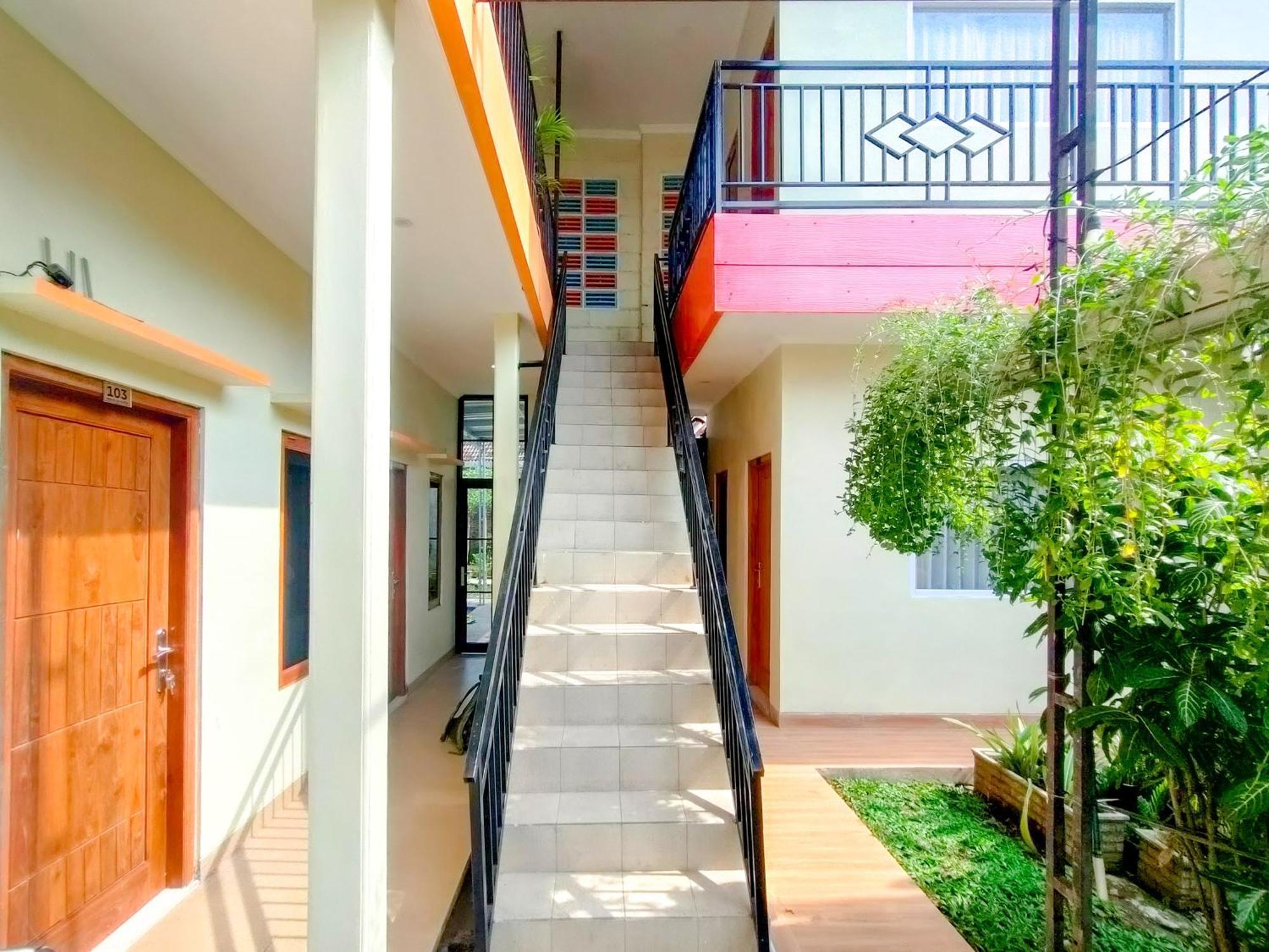 Reddoorz Syariah At Graha Adi Karya Kartasura Hotel Kartosuro Exterior foto